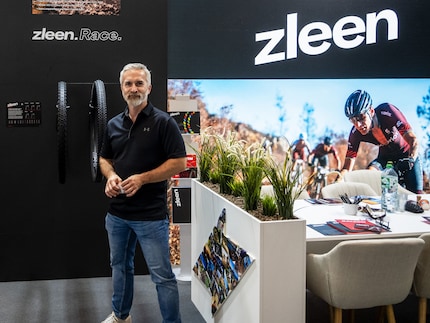 Petr Vysloužil sur le stand de Zleen à l'Eurobike de Francfort.