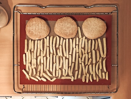 Le tapis ne s’adapte pas parfaitement à la grille, mais ça suffit tout de même pour être rassasié.
