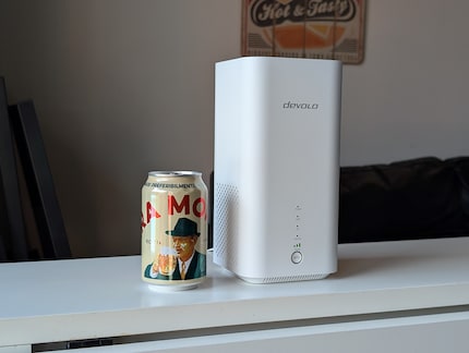 Le routeur n’est pas vraiment petit, mais les antennes sont intégrées dans le boîtier.