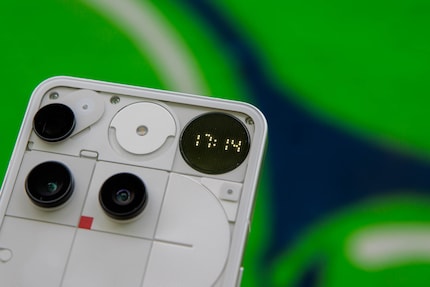 The Glyph Matrix displays much more than just the time.