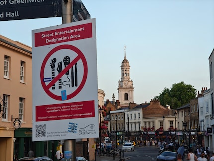 Here, I’ve used the telephoto camera to draw attention to the sign, getting St. Alfege Church in the background.