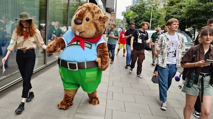 How sweet. Bober led us through the streets of Warsaw to the preview location.