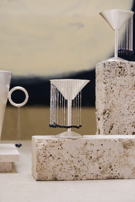 Inspired by fashion: The margarita glass for Taller Marmo is equipped with several chains.