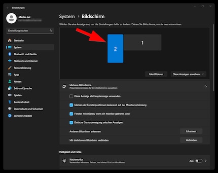 Select the display. You can also adjust the screen layout here.