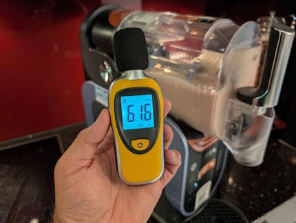 La machine à slushies est assez bruyante, surtout en fonctionnement continu.