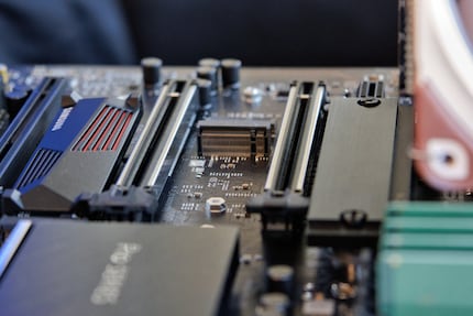 Les SSD installés sont équipés d’éléments de refroidissement.