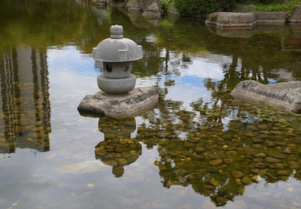 Les lanternes, comme le jardin japonais lui-même, sont originaires de Chine.