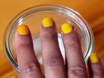 The nail polish changes colour from yellow to orange using the same principle. 