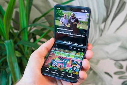 En position semi-pliée, je peux utiliser deux applications en même temps.