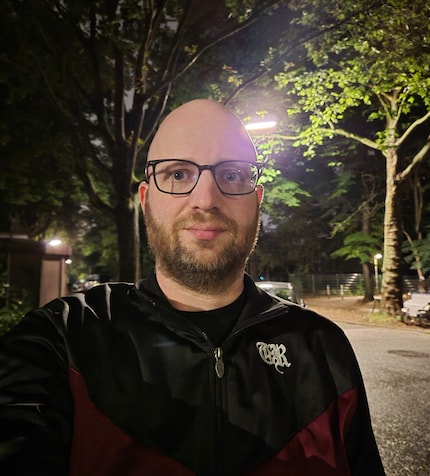 Selfie with the main camera in night mode.
