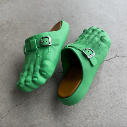 Sabots pour les pieds, env. CHF 89