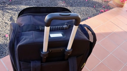The extendable handle is well made.