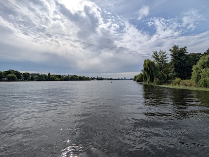 L'Alster est un lieu idyllique au milieu de la grande ville.