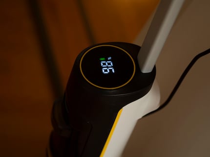 La batterie se décharge rapidement mais met du temps à se recharger complètement.