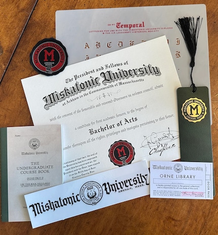 Les objets de collection de l'Université Miskatonic.