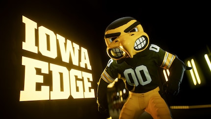 J'adore les petites traditions à l'université. Ici, Herky the Hawk, la mascotte des Iowa Hawkeyes. La NFL et «Madden» ne peuvent pas m'offrir cette atmosphère.
