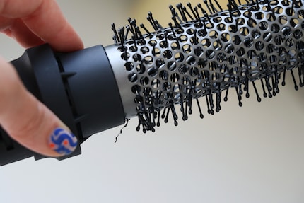 Doit-elle ressembler à ça ? La brosse ronde étroite semble un peu usée.