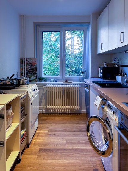 The countertop’s missing on the left side. Want to know when it’ll get here? That makes two of us.