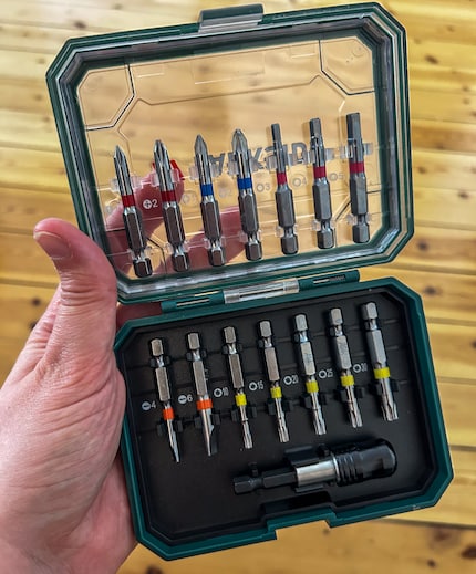 If you’d rather not buy a whole set of screwdrivers, you can also use bits. Just pop them onto the handle.
