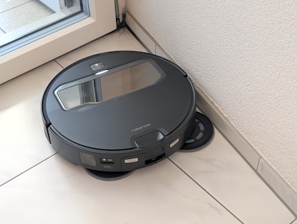 La frange extensible permet au Z70 de nettoyer les bords et les coins.