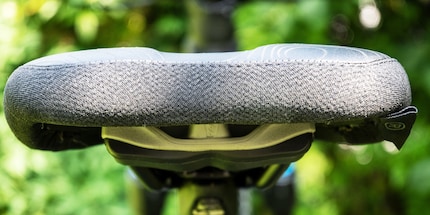 La spécialité SQlab : la technologie active avec des élastomères sous la coque. Le gris pour un poids de 70 à 80 kilos.