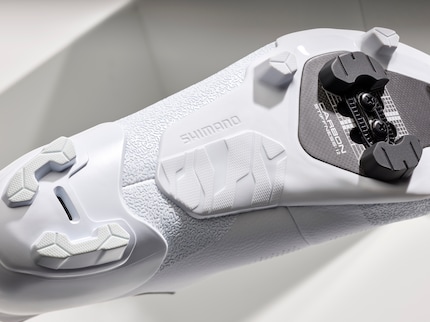 Les pontons de la nouvelle chaussure de gravel font partie des crampons eux-mêmes. 