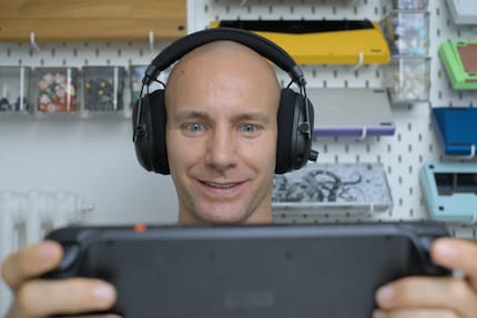 Gaming is fun, the app for Android less so: it rarely connects to the headset.