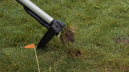 Fiskars’ handiwork: the dandelion and some extra soil
