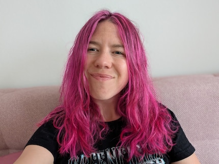 The 42 MP selfie camera in portrait mode. I like it. Just one thing: the artificial blurring doesn’t work perfectly with hair.