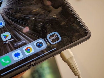 Charged via USB-C or wirelessly with Honor's own fast charging technology.