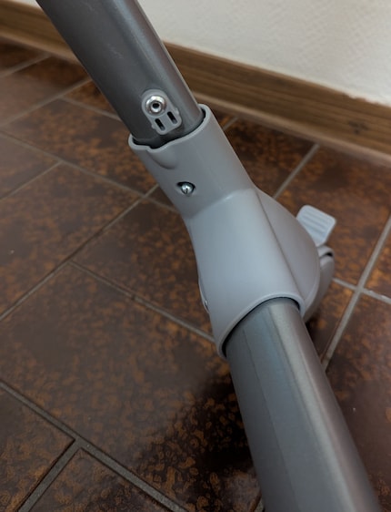 You can't go wrong when assembling. The foot sections only fit in one direction.