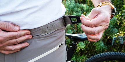 La taille ajustable permet d’adapter le pantalon à vos besoins.