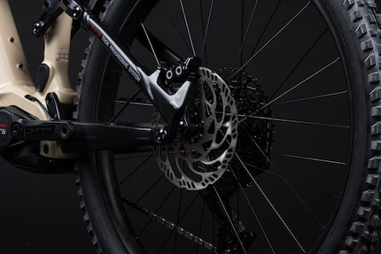 The brake discs from Magura with a diameter of 203 mm.
