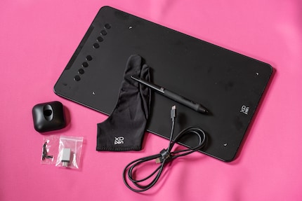 XP-Pen fournit de nombreux accessoires pour la tablette.