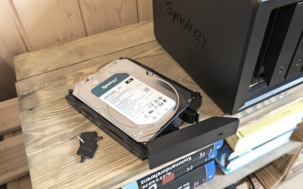 HAT3300 - techniquement identique au Seagate IronWolf, mais avec le label Synology, son propre firmware et un supplément de prix.