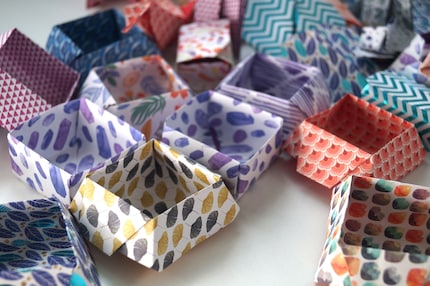 J’ai aussi redécouvert mes anciennes instructions de pliage du temps de l’école et je me suis créé une nouvelle collection de boîtes.
