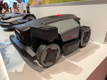 Le modèle haut de gamme RockMow Z1 à quatre roues motrices.