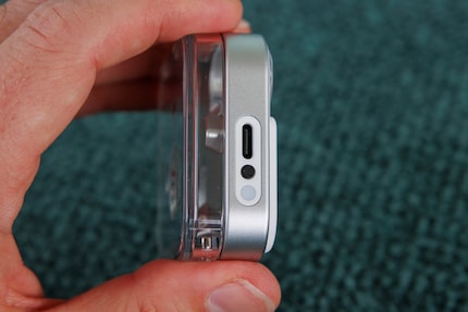 Le microphone est situé à côté du port USB-C.