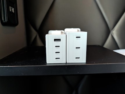 Les ports du Pixel 100 (à gauche) et du Pixel 140.