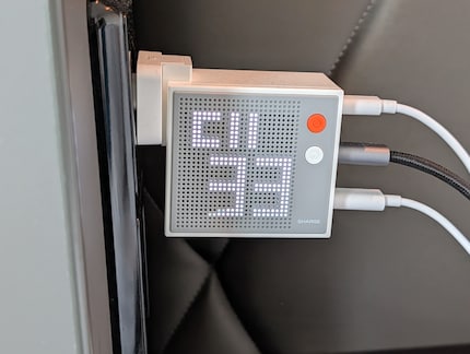 Sur le deuxième port USB-C, l’ordinateur portable consomme à ce moment-là 33 watts.