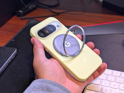 Nouvel appareil mobile, à nouveau avec la bague. Mais quand celle-ci est attachée, je ne peux pas charger sans fil.