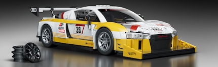 L'Audi R8 LMS à l'échelle 1:16 avec un volant fonctionnel et un intérieur accessible.