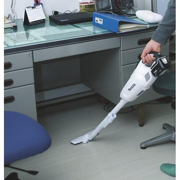 Makita DCL 180 ZW buy at Galaxus